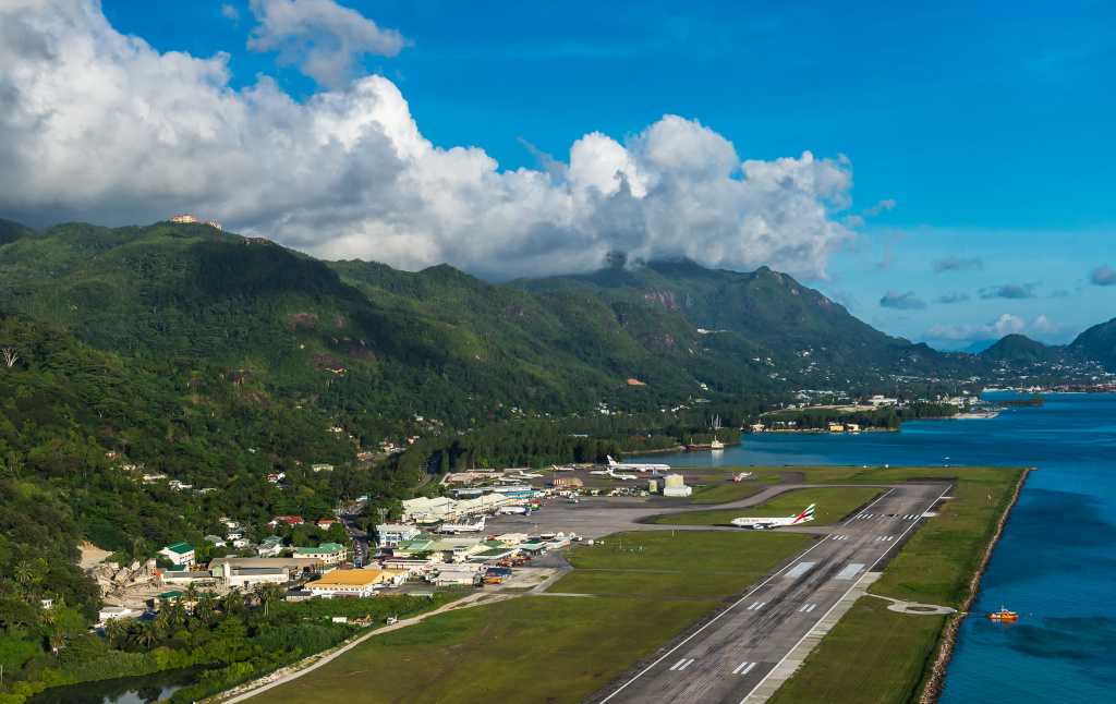 seychelles airport.jpg